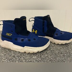 Under Armour Steph Curry Zero 2 Basketball Shoes, Size 1Y